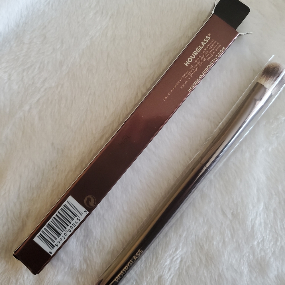 HOURGLASS No. 3 All-Over Eyeshadow Brush